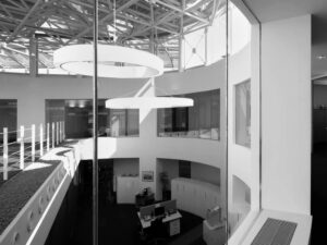 MPA collabora con architetti, ingegneri, designer e consulenti per sviluppare progetti interdisciplinari tra architettura, spazio pubblico e ricerca progettuale.